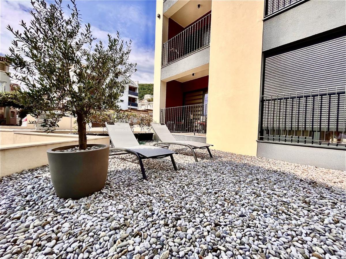 Fides Stylish Apartments Tivat With Pool Buitenkant foto