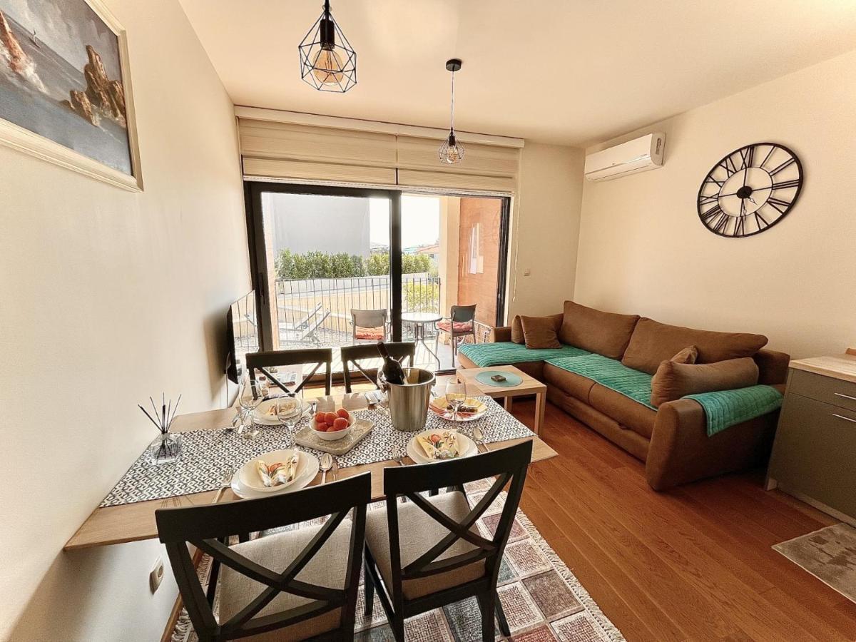 Fides Stylish Apartments Tivat With Pool Buitenkant foto