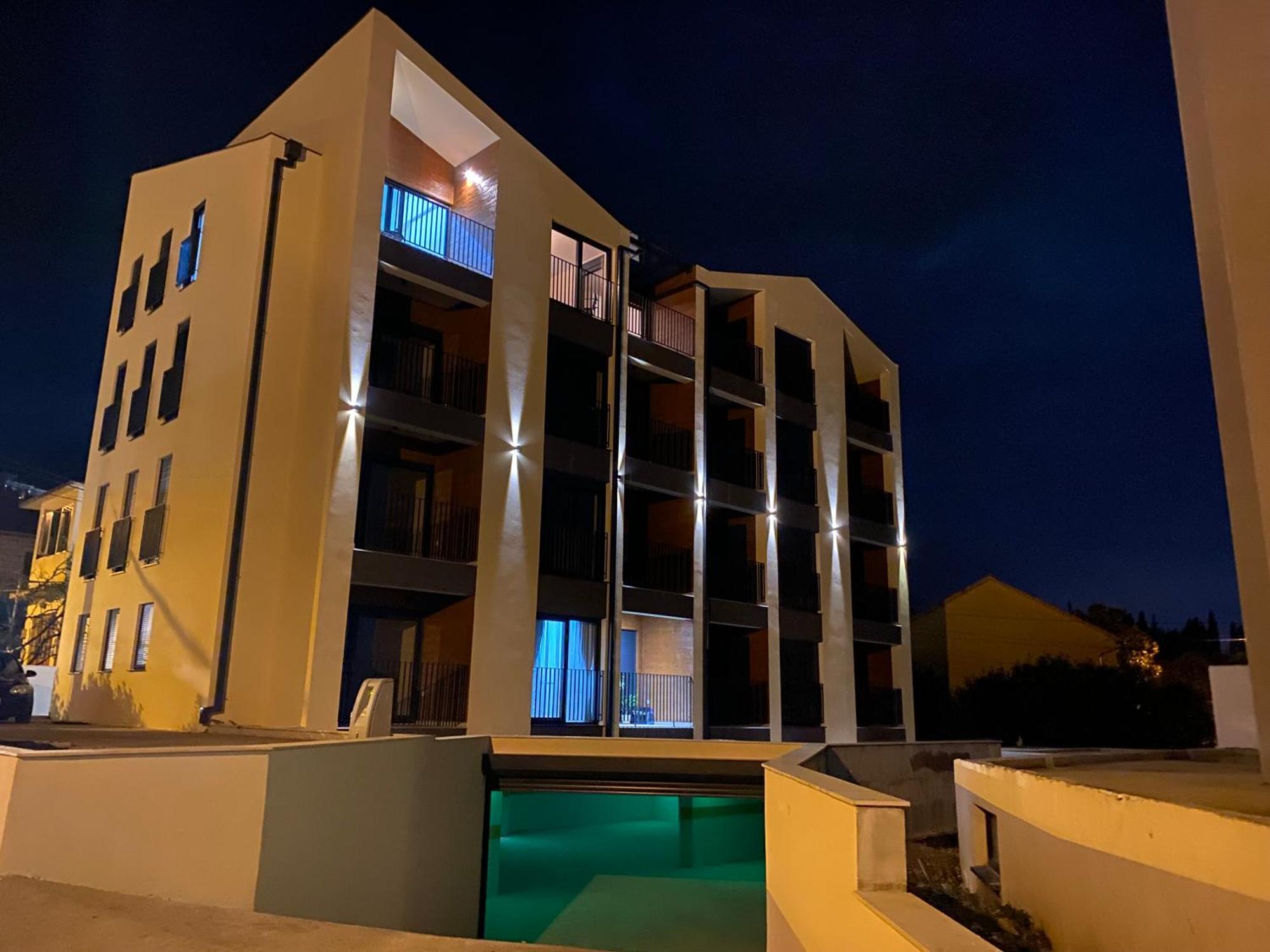 Fides Stylish Apartments Tivat With Pool Buitenkant foto
