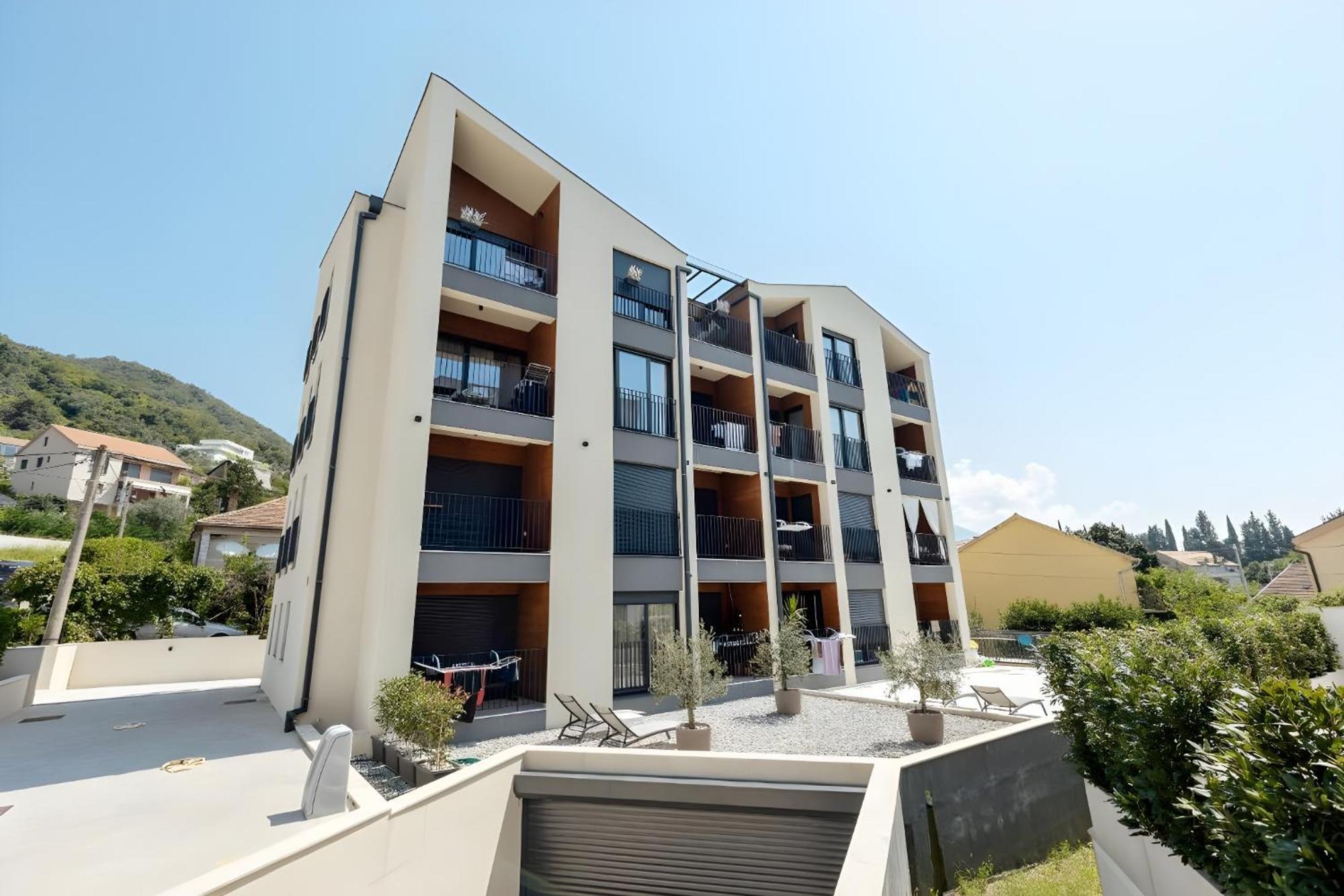 Fides Stylish Apartments Tivat With Pool Buitenkant foto